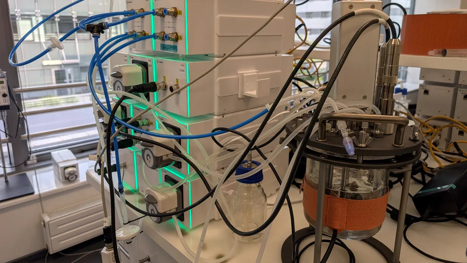 A custom perfusion bioreactor, built and proven in four days
